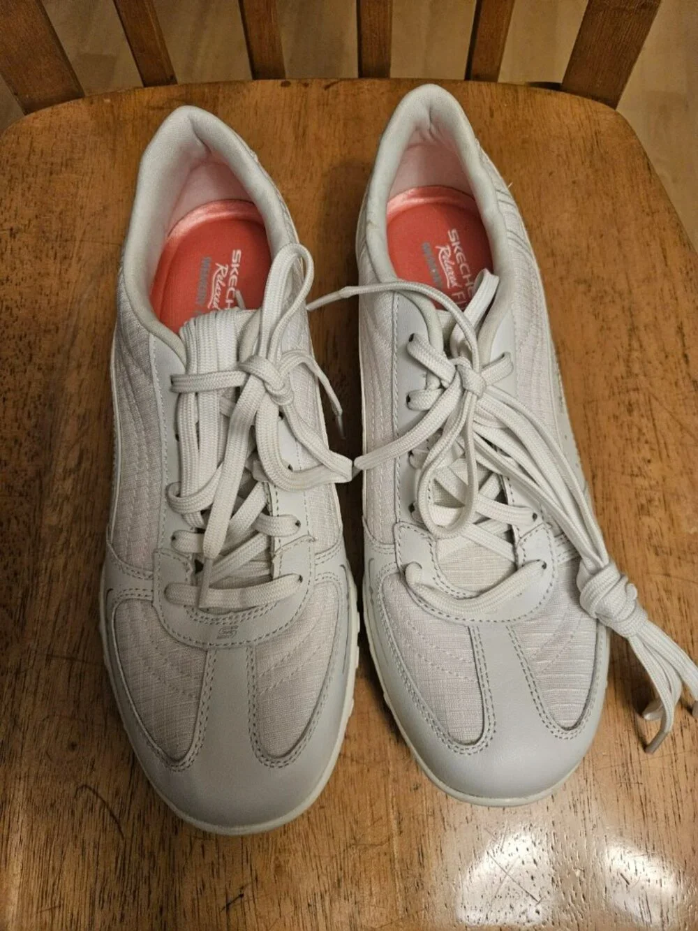 Skechers Relaxed Fit Leather Memory Foam Walking Shoes Womens Size 9 White Gray